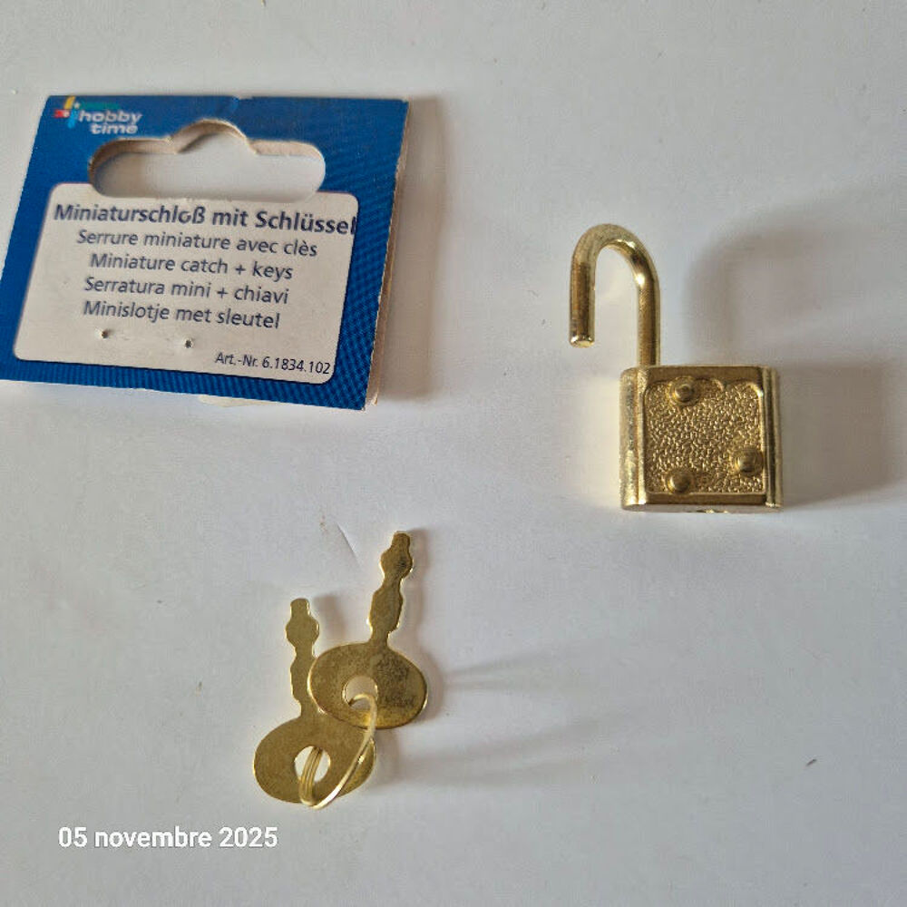 Accessoires deco pour v&ecirc;tements ou pour fermer un carnet sec Bricolage