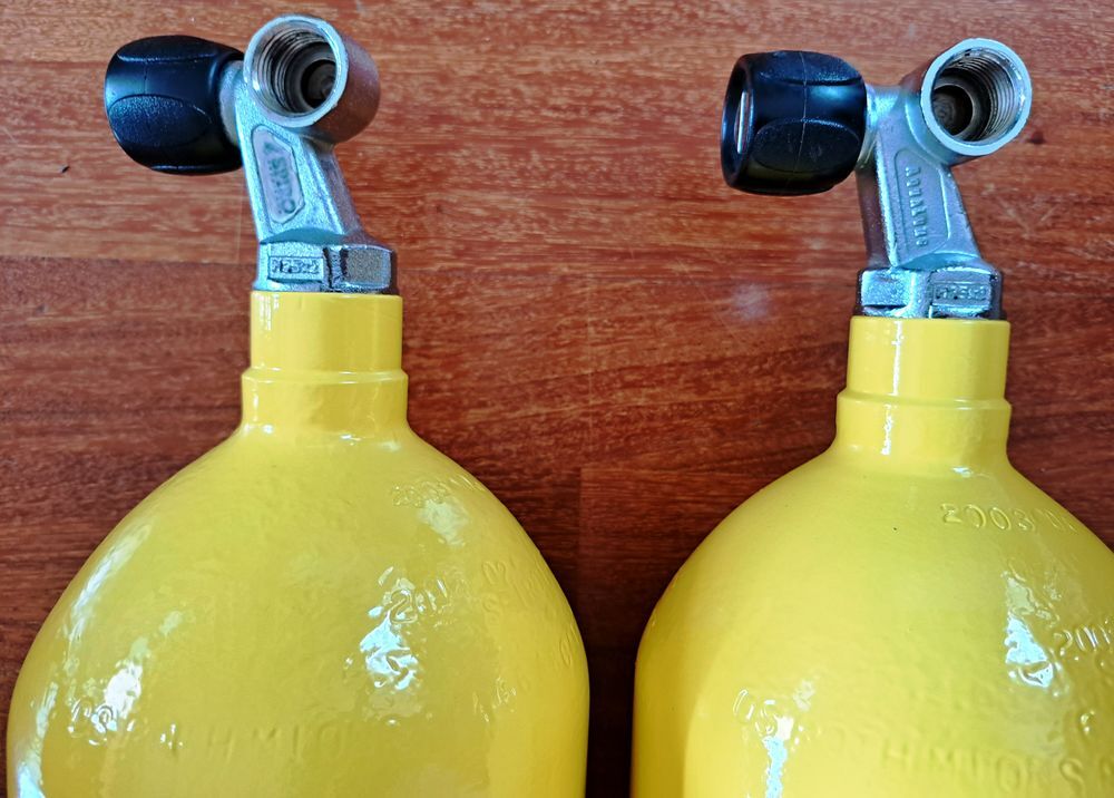 2 bouteilles de plong&eacute;e R&eacute;&eacute;prouv&eacute;es le 10/06/2025 (certifica Sports