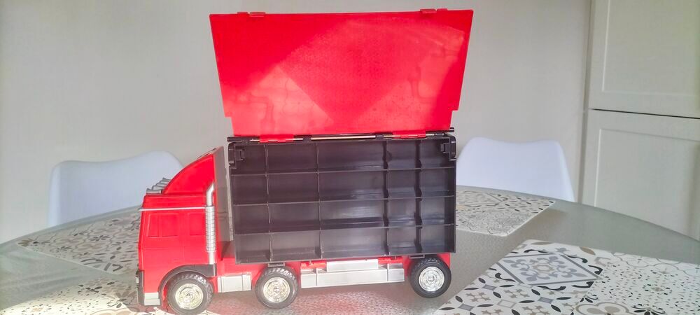 CAMION MALETTE TRANSFORMEUR Jeux / jouets
