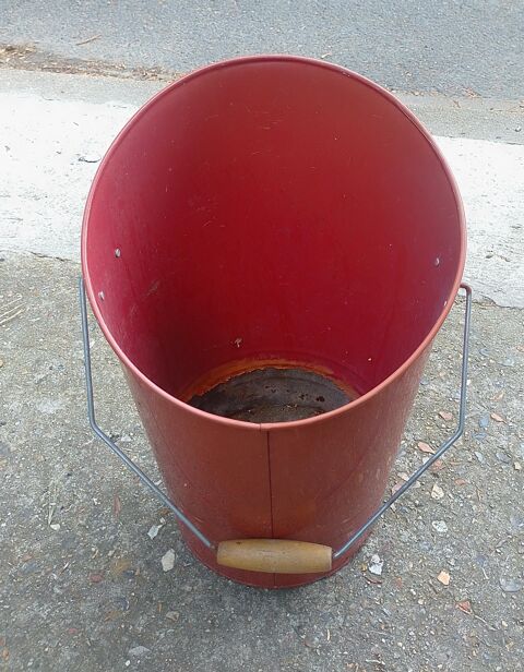 Seau � charbon 13 Beauchamp (95)