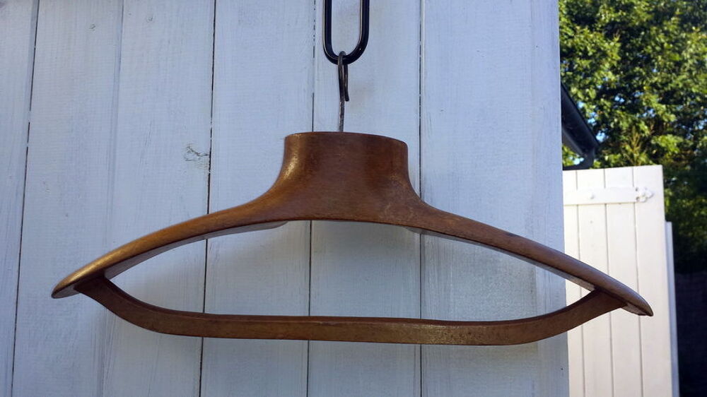 Cintre porte manteau vintage en bois avec col Décoration