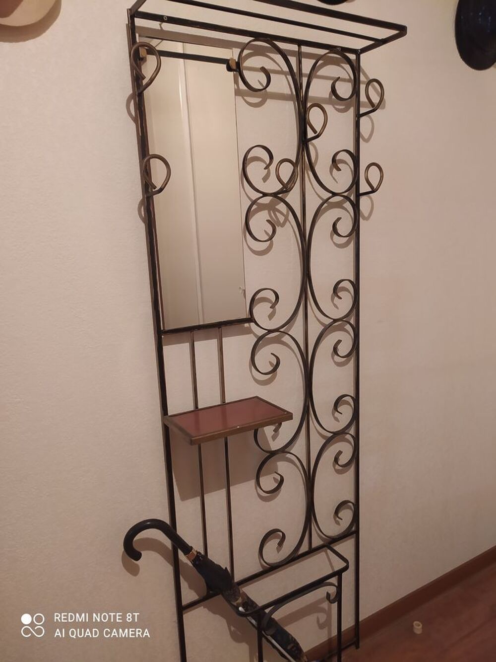 &Eacute;tag&egrave;re murale d&eacute;corative en m&eacute;tal noir et bois Meubles
