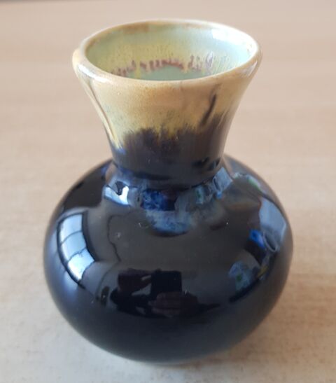 petit vase en c�ramique aspect gr�s flamm� 
noir bleu cr�me  5 Carnon Plage (34)