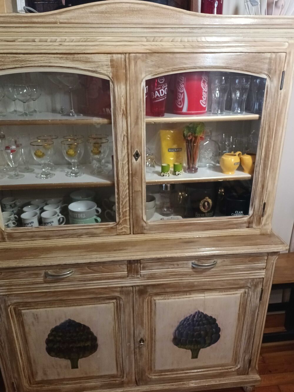 vaissellier.vitrine. ann&eacute;e 80.tres jolie motif port&eacute; bas artichaut fait main Meubles