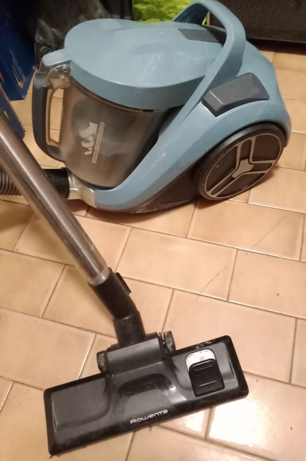 aspirateur Rowenta compact power XXL cyclonic Electroménager