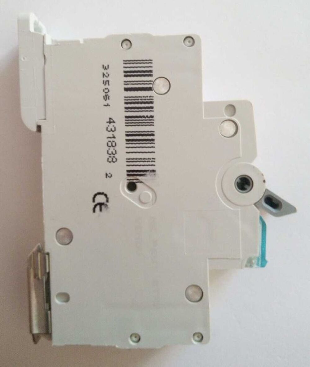 Disjoncteur 32 Amp. Etat neuf. Jamais utilis&eacute;. Test&eacute;. Sur Amiens Rivery. Pas d'envoi. 10 € Bricolage