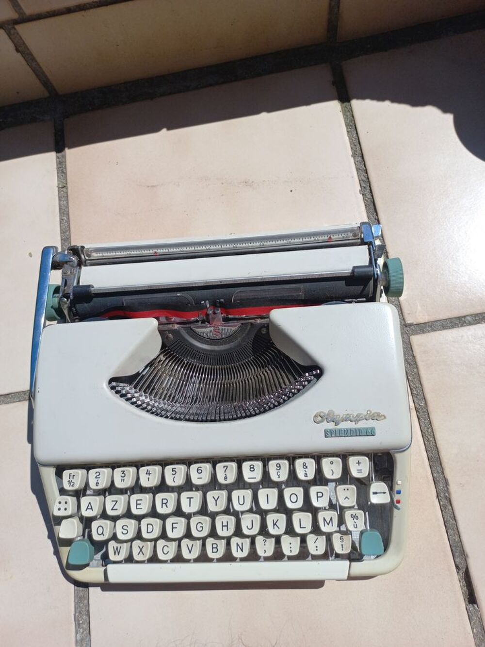 VIEILLE MACHINE A ECRIRE 