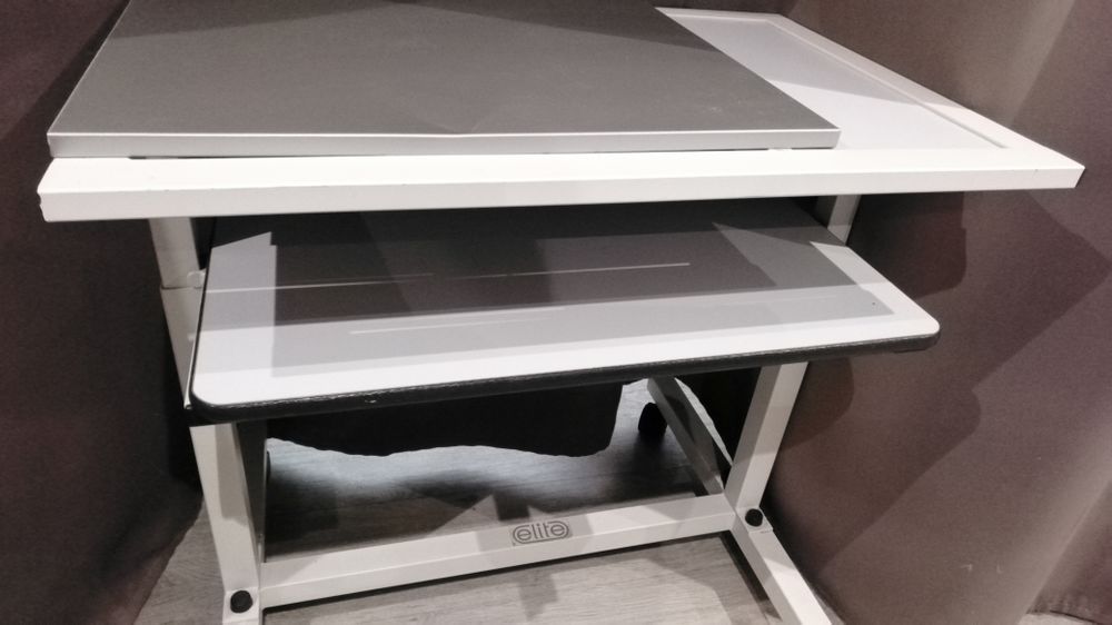 Bureau en aluminium Meubles