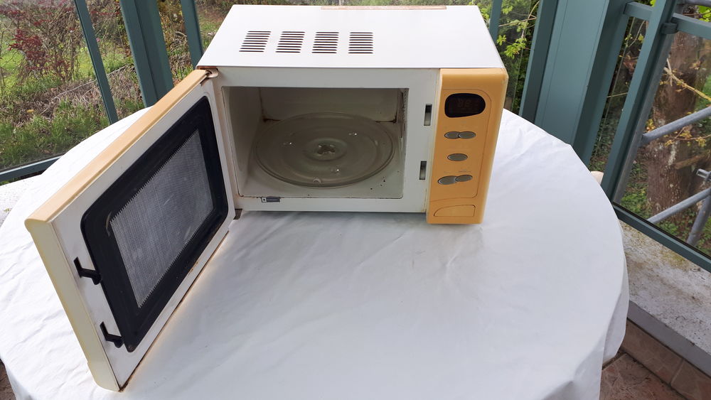 Micro-ondes grill combin&eacute; Electroménager