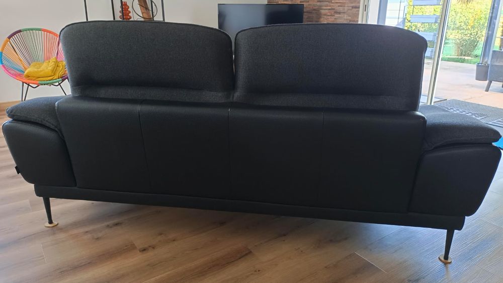 Canap&eacute; 2 places gris avec pouf Meubles