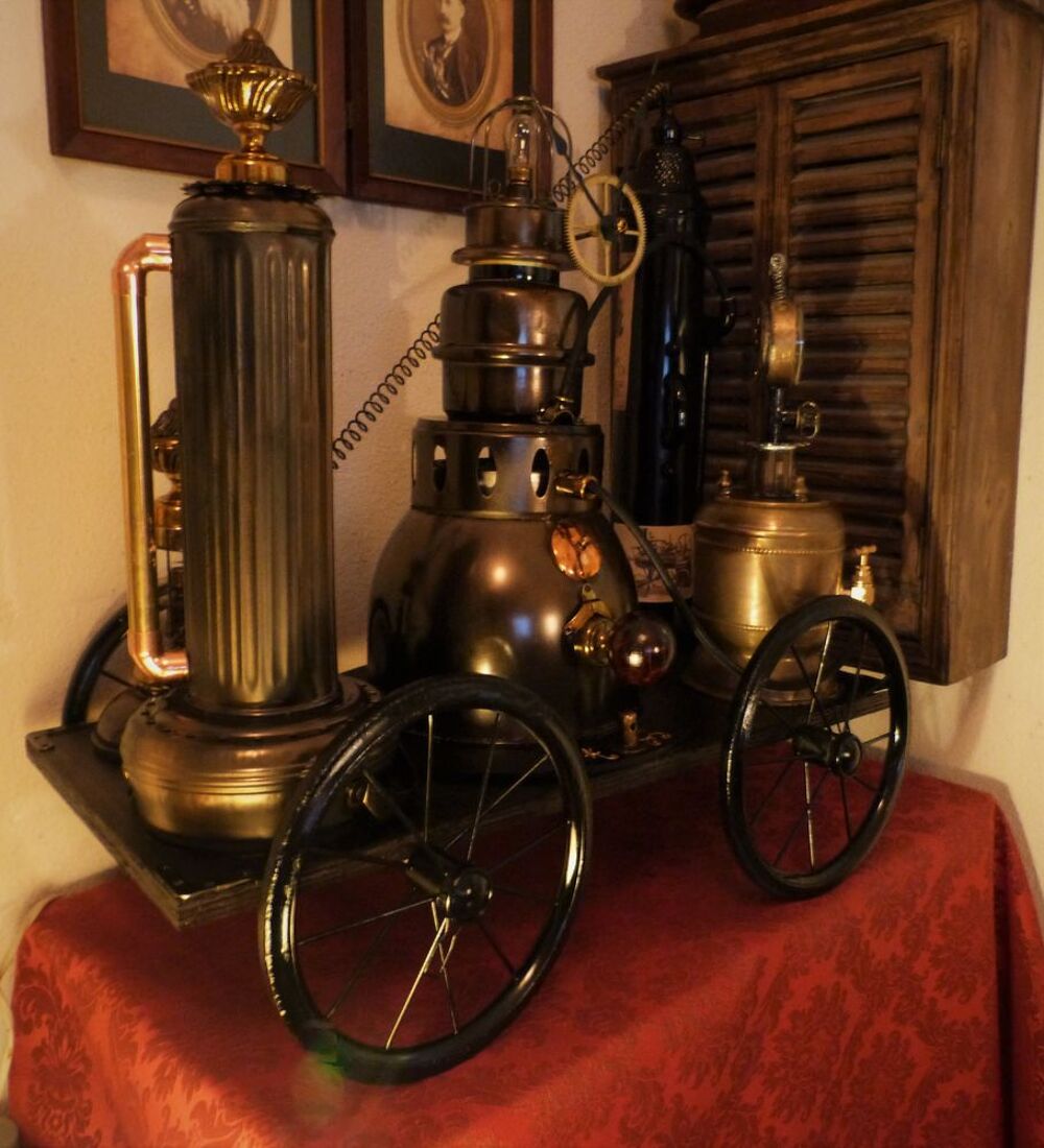  Machine de Curiosit&eacute; "ANTIQUE WHEELED MACHINE" Steampunk Décoration