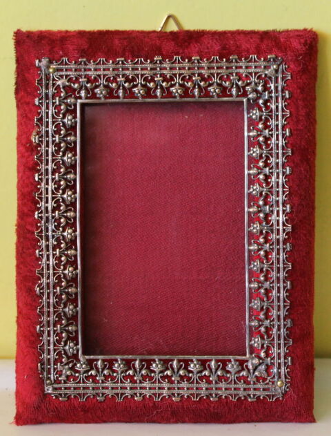 Cadre photo NAPOLEON III velours XIX eme m�tal argent� 80 Issy-les-Moulineaux (92)