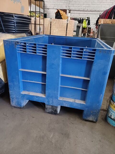 CAISSE PALETTE en poly�thyl�ne Tours (37)