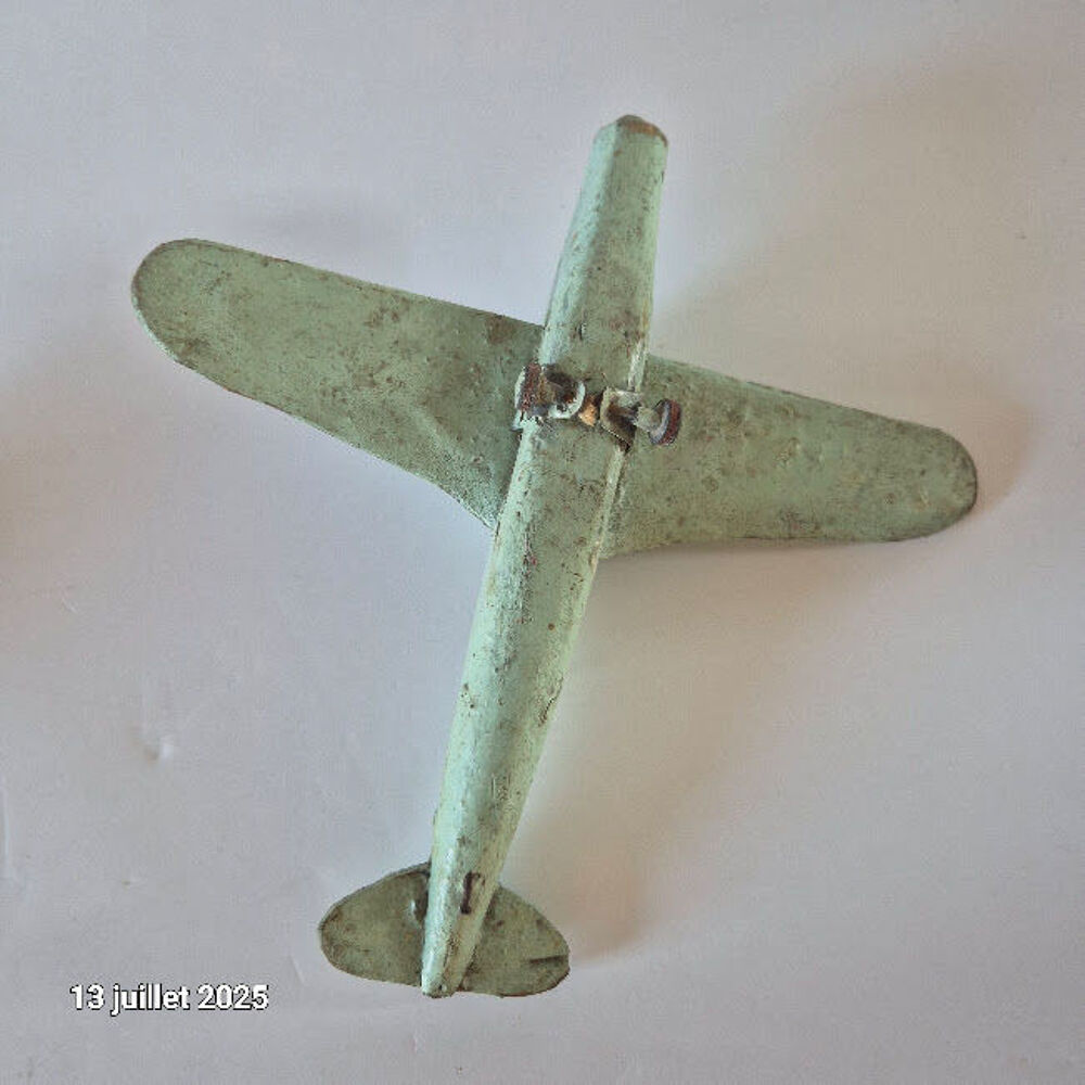 Petit avion miniature en bois plein , ancien, et fran&ccedil;ais Jeux / jouets