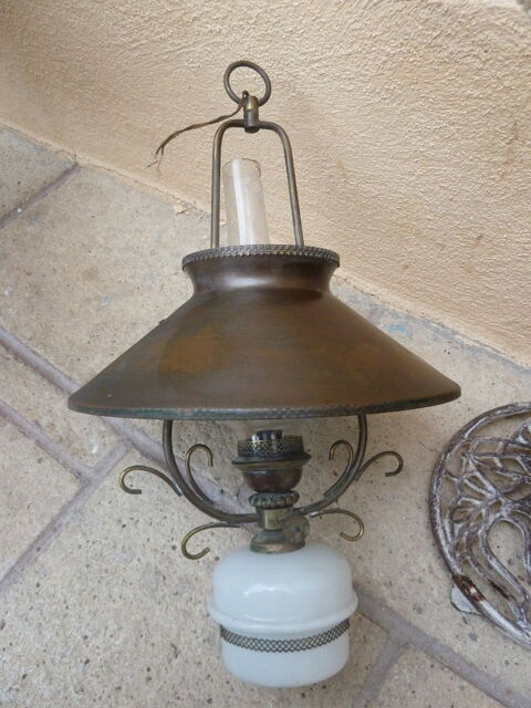 LUSTRE ANCIEN CUIVRE ET OPALINE 35 Aix-en-Provence (13)