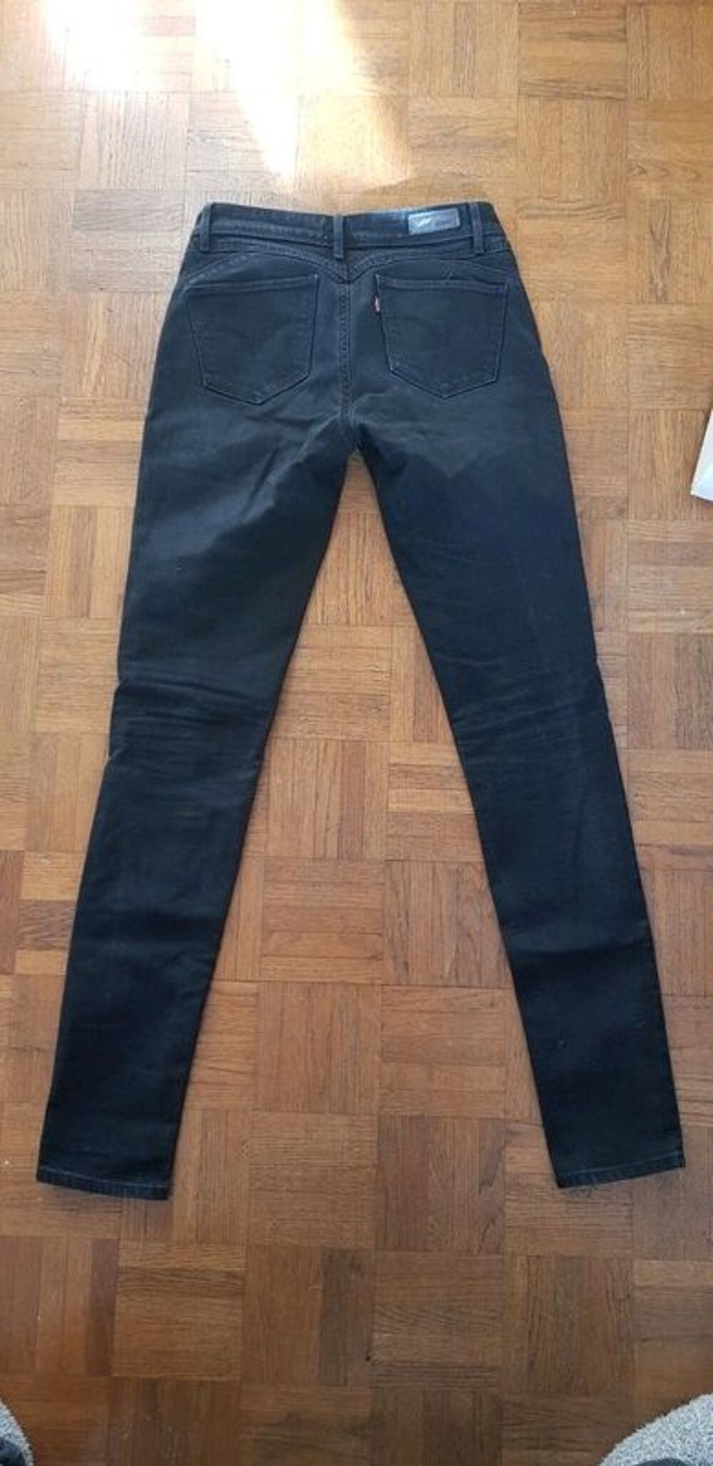Jean levis demi curve 26 skinny noir jamais port&eacute; Vêtements