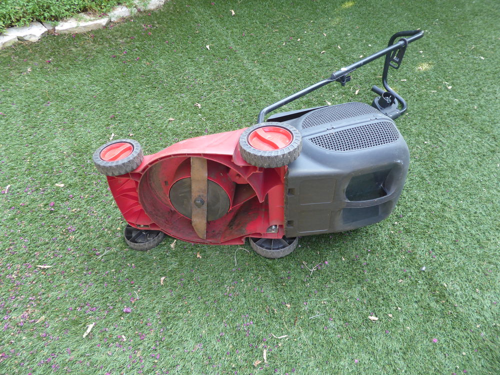 tondeuse &agrave; gazon &eacute;lectrique Jardin