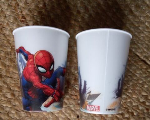 2 verres plastique Spiderman 4 Beauchamp (95)