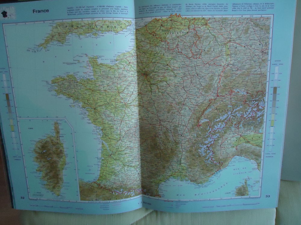 LIVRES ATLAS Livres et BD