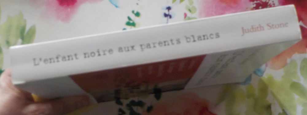 L'ENFANT NOIRE AUX PARENTS BLANCS par Judith STONE Livres et BD