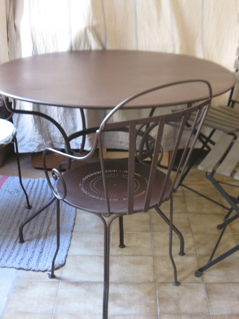 Table et fauteuils de jardin FERMOB Meubles