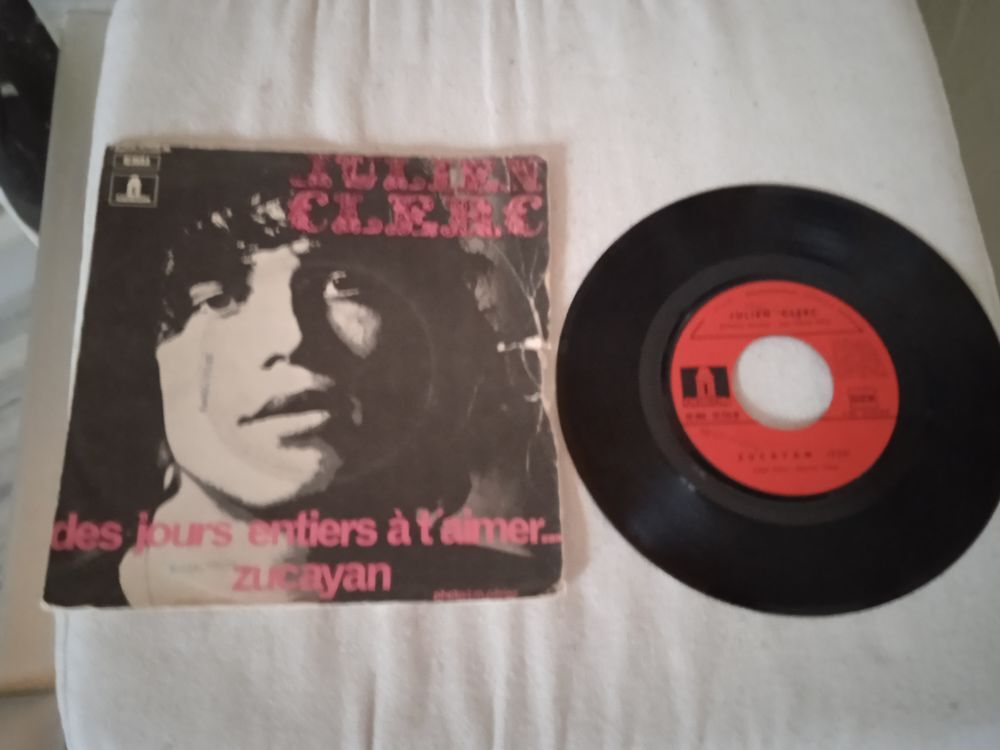 Vinyle 45 T Julien Clerc
Des jours entiers &agrave; t'aimer CD et vinyles