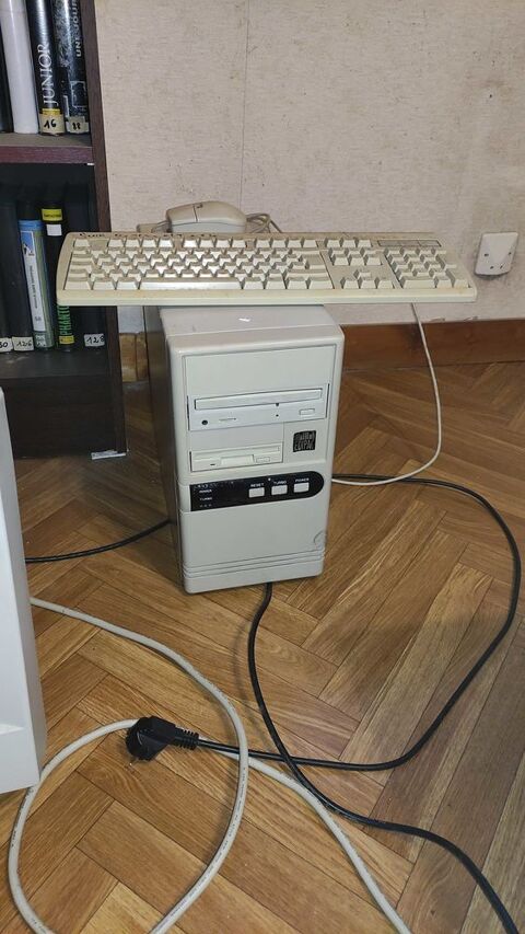 Ordinateur+Ancien 70 Azay-le-Rideau (37)