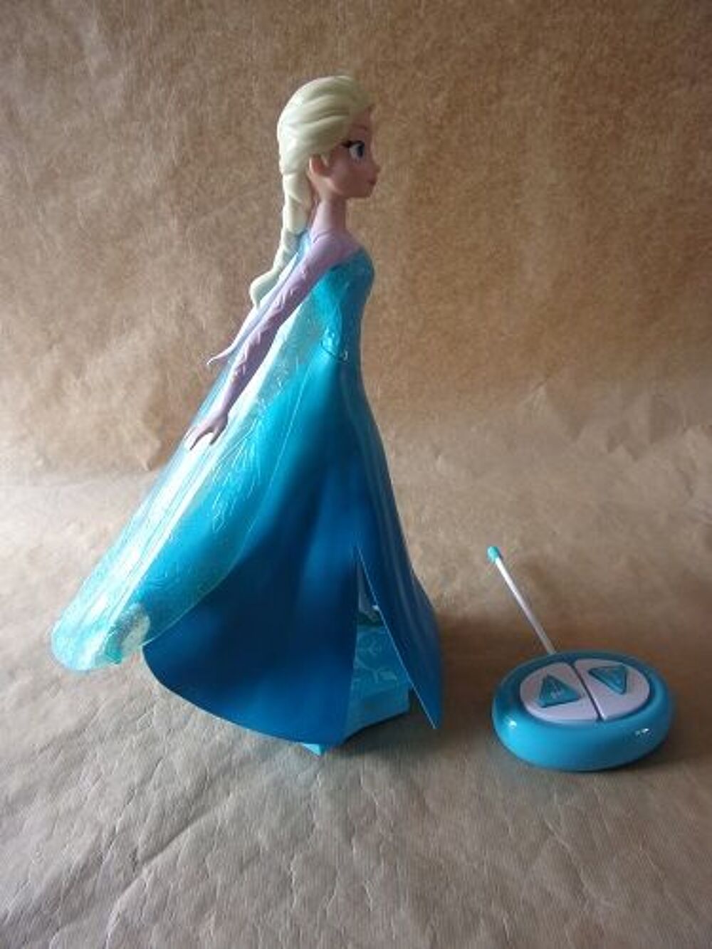 Elsa patine et chante Jeux / jouets