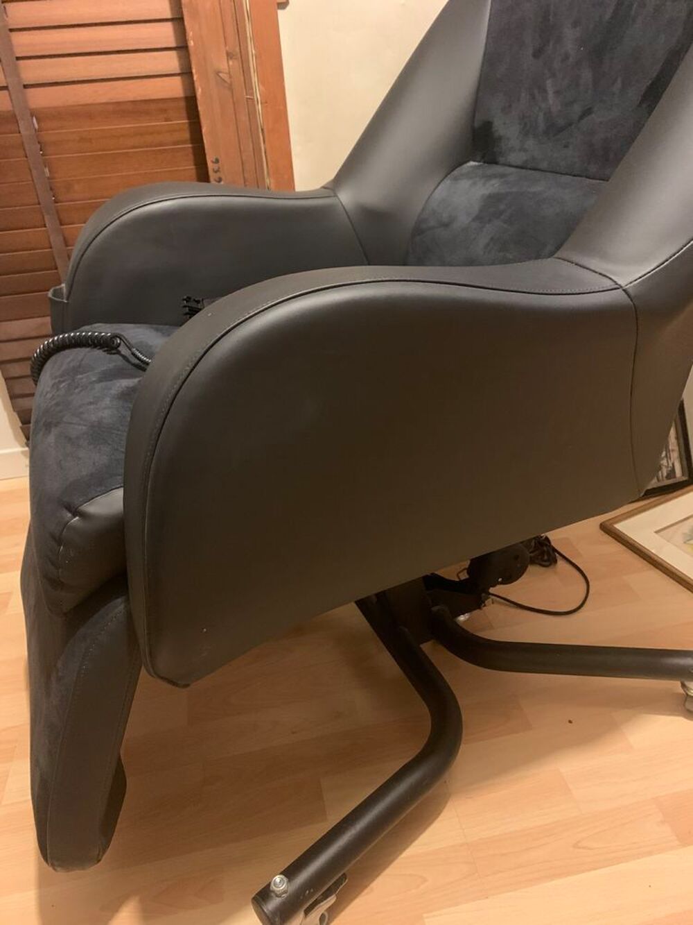 Fauteuil &eacute;lectrique m&eacute;dicalis&eacute; 
Entr&eacute;s bon &eacute;tat Meubles