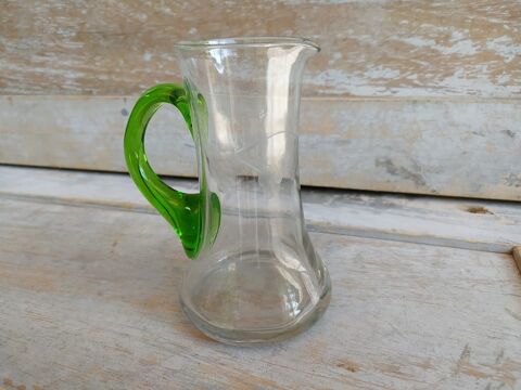 Petit Pichet à Vin 1/4L en Verre Ciselé Décor Raisin 
25 Loches (37)