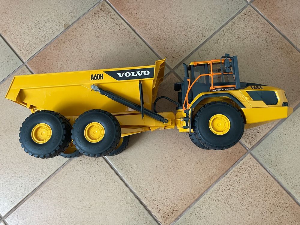 Bruder camion benne articul&eacute; Volvo A60H (made in Germany) Jeux / jouets