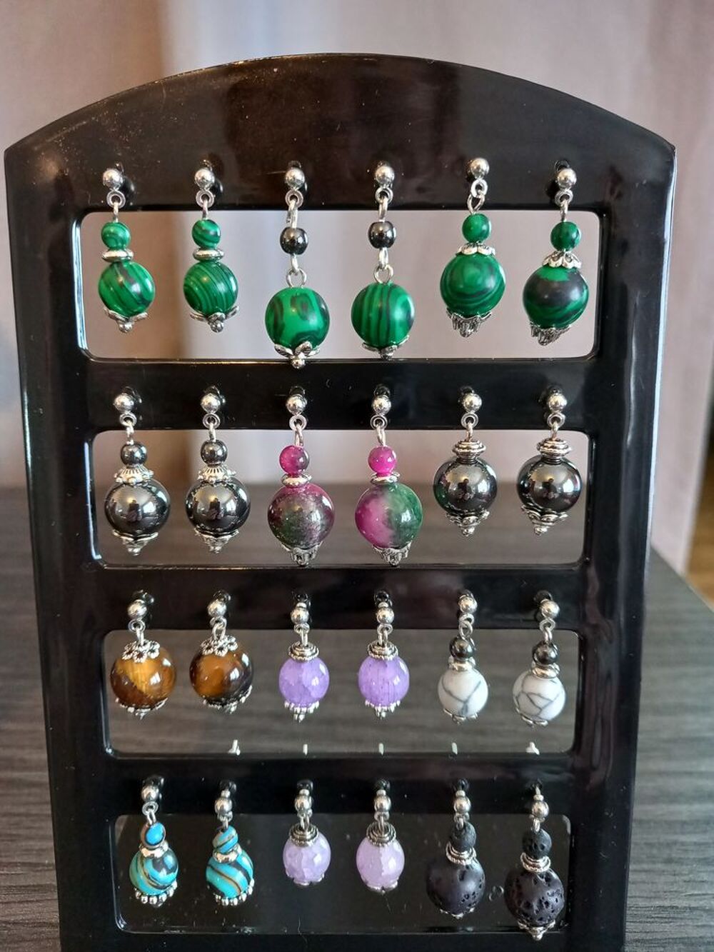 une collection de bijoux fantaisie Bijoux et montres