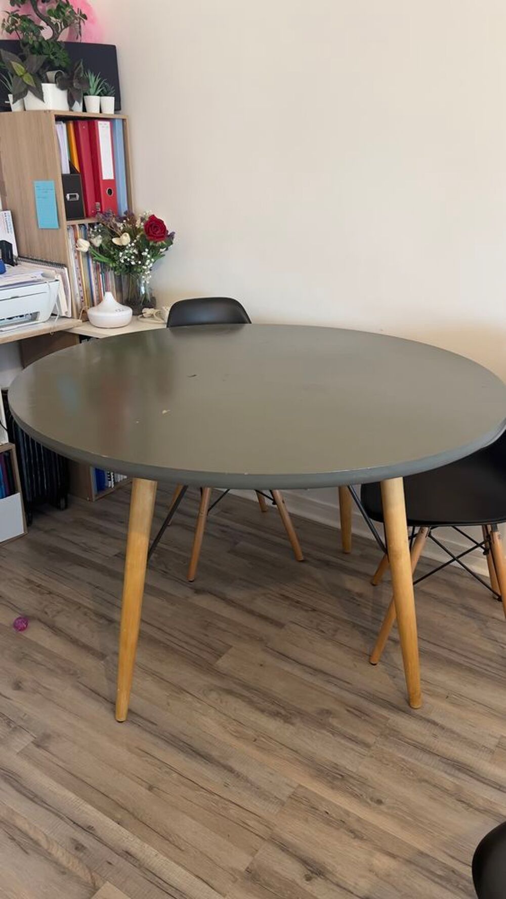 Table ronde en bois, 4 personnes , valeur 299€ Meubles