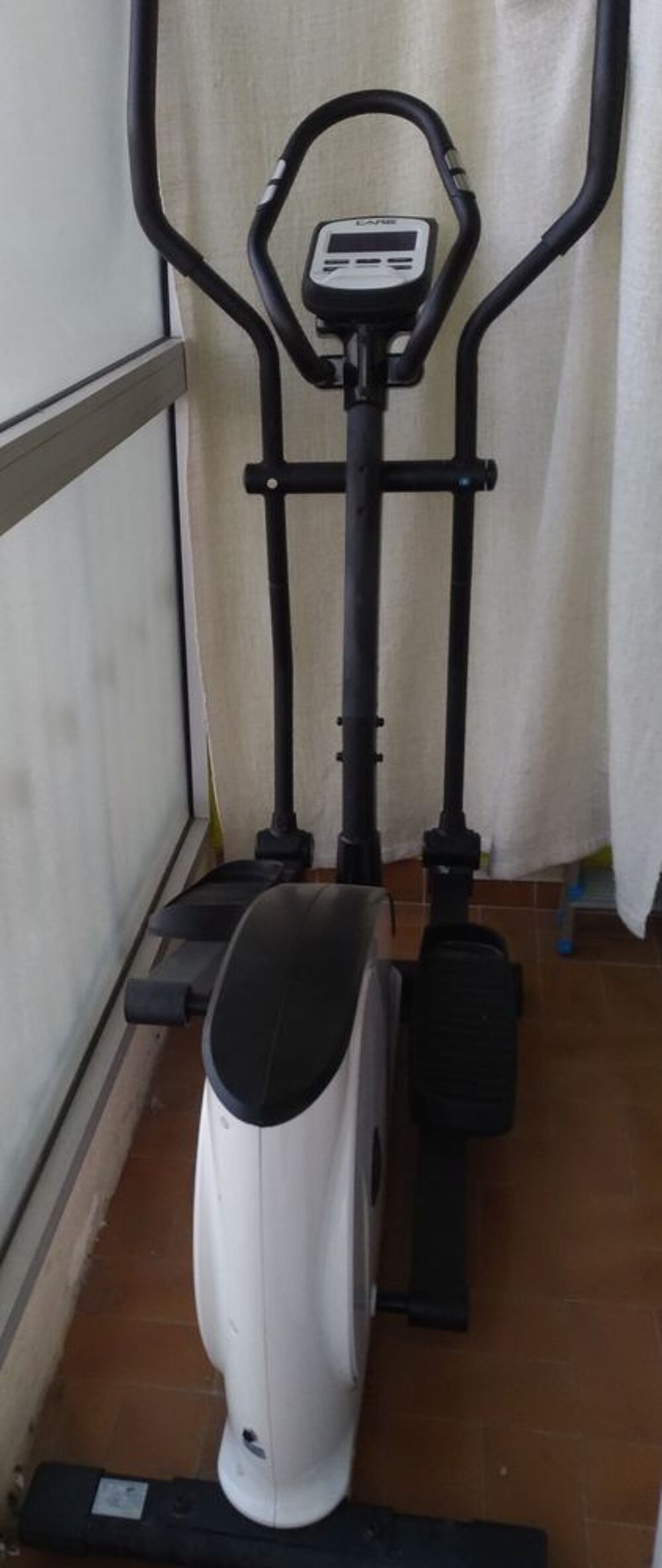 V&eacute;lo elliptique CARE Futura Ltd III Sports