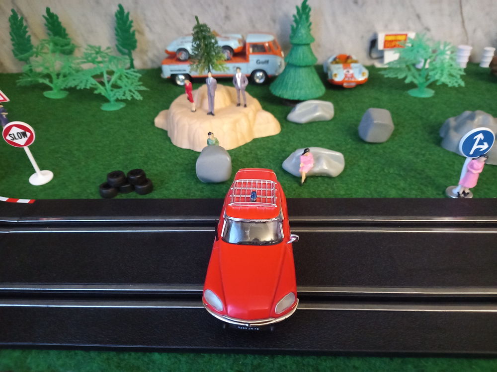 CITRO&Euml;N DS motoris&eacute;e pour circuit voitures &eacute;lectrique 12 V Jeux / jouets