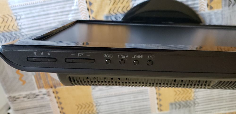 T&eacute;l&eacute;viseur LG 19 pouces 47 cm. Photos/Video/TV