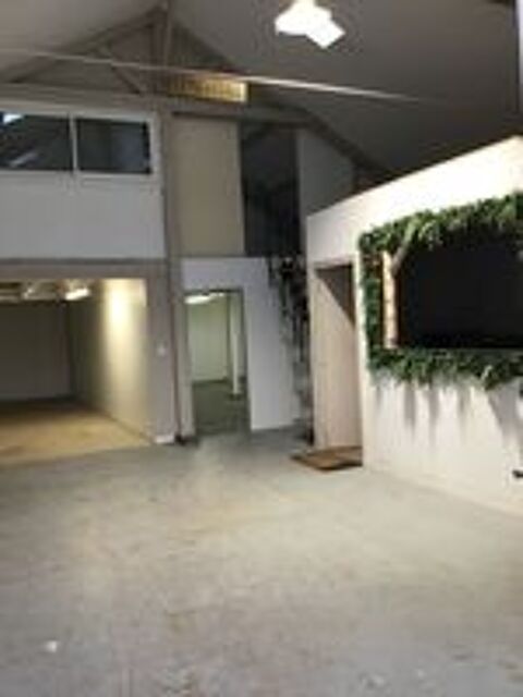   LOCAL D'ACTIVITÉS  160 m2 La Varenne St Hilaire, SAINT MAUR DES FOSSES 