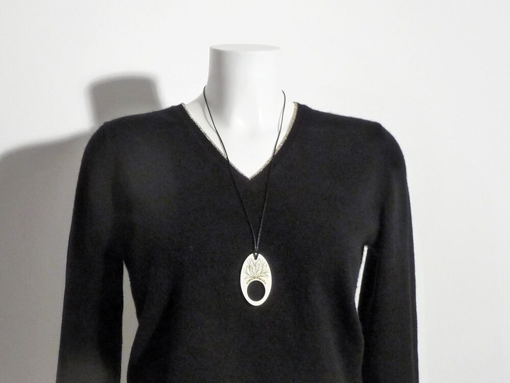 Collier/ Sautoir avec son Anneau Oval en Plastique Blanc Bijoux et montres