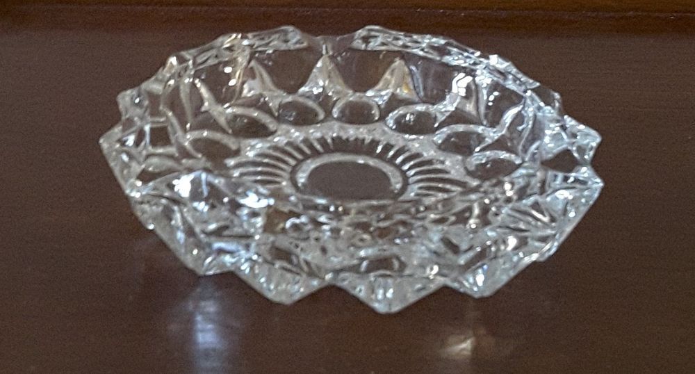Cendrier rond ? Verre taill&eacute; ? Vintage Décoration