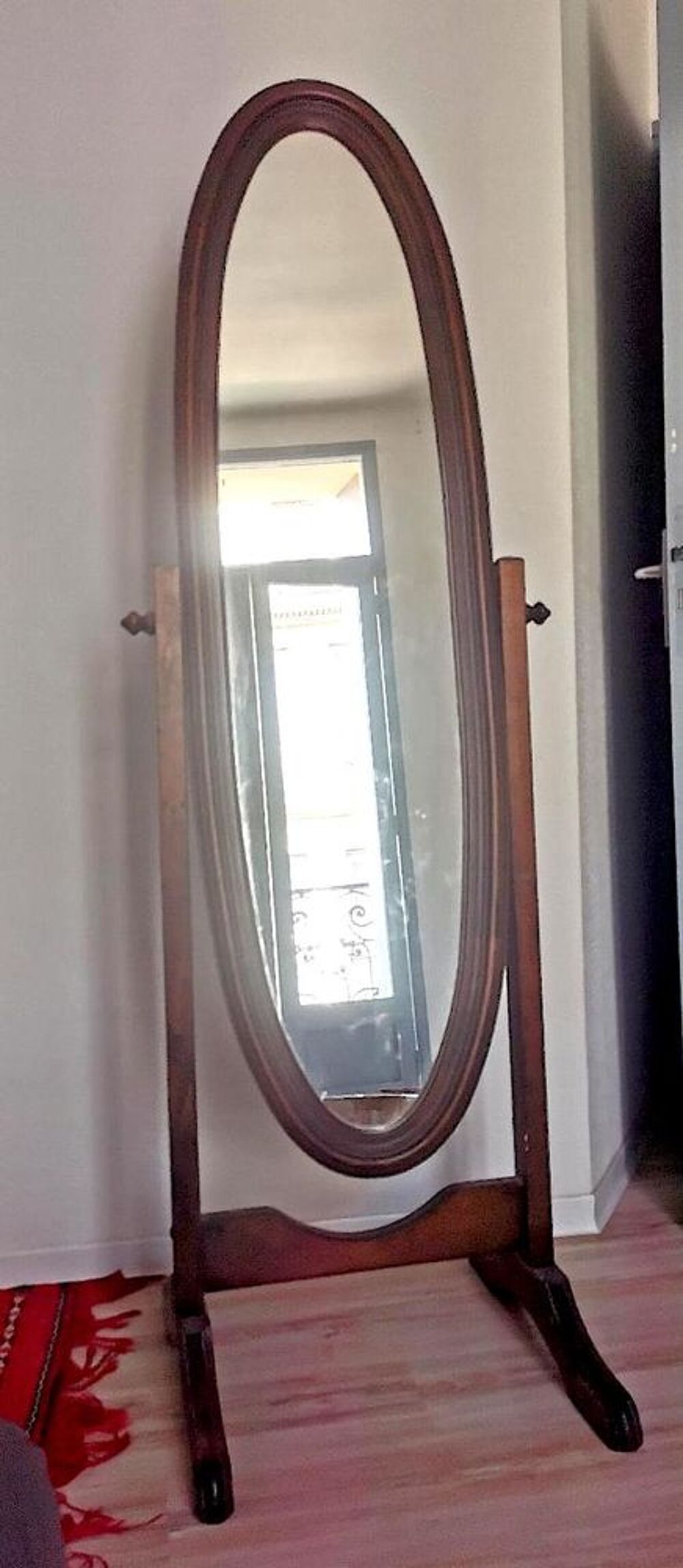 Tr&egrave;s joli psych&eacute; en bois noble Meubles
