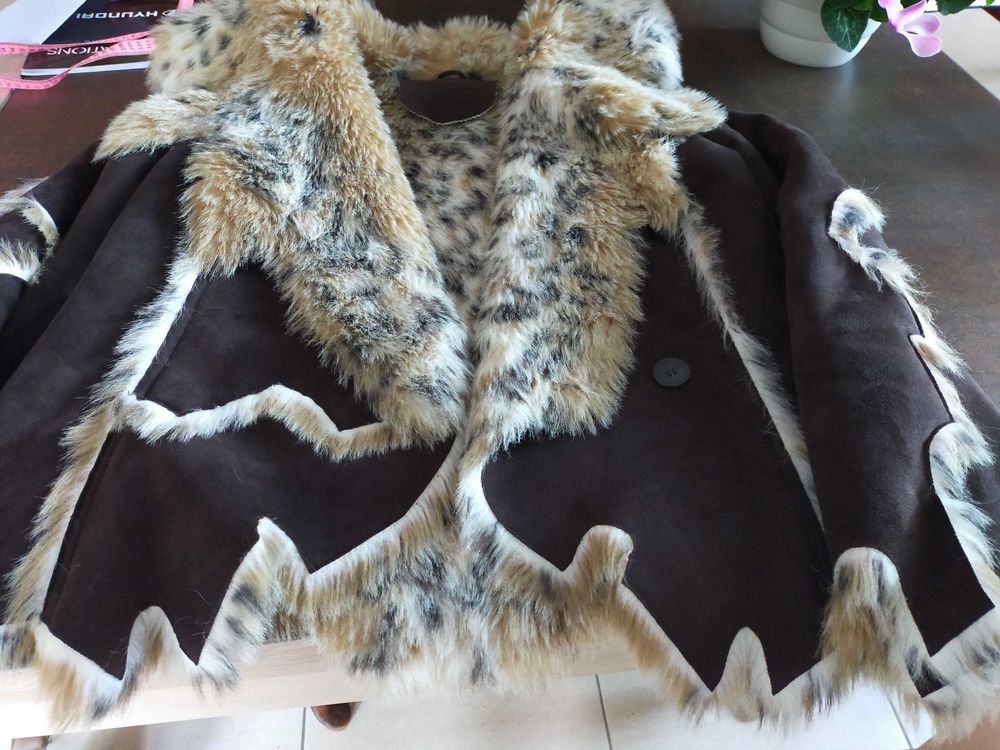 Veste en daim marron et fausse fourrure Vêtements