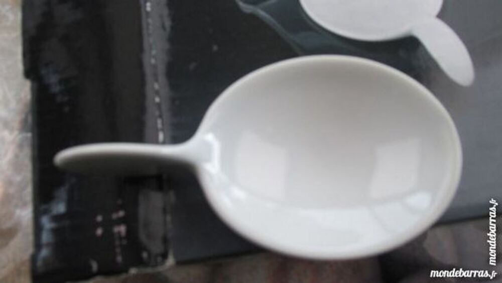 6 CUILLIERES + SUPPORT PORCELAINE "NEUF" Cuisine