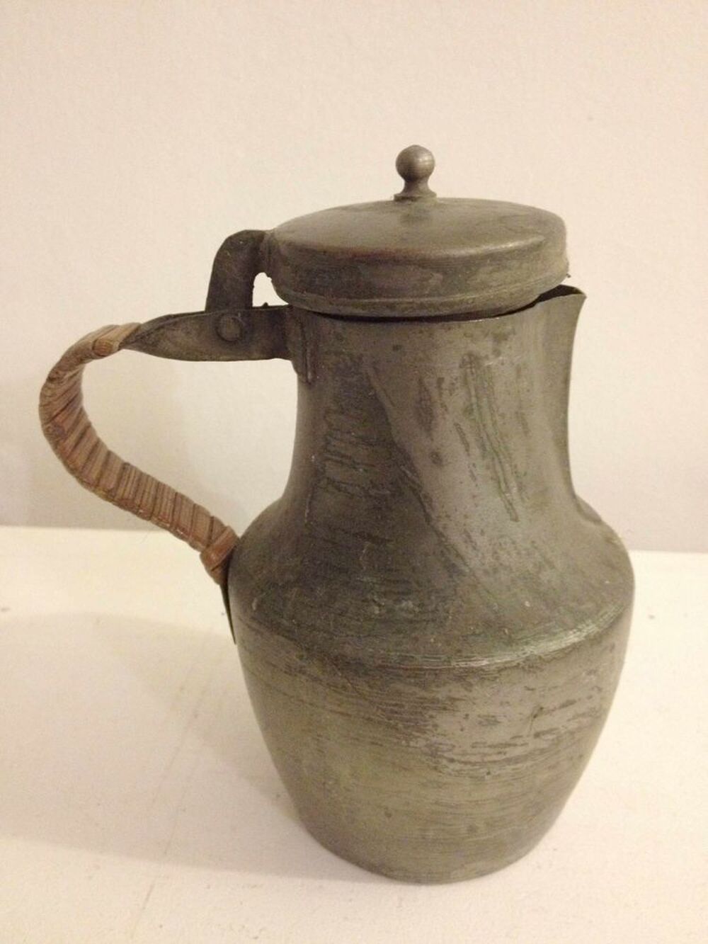 Souvenir ancien pichet cruche avec couvercle Décoration