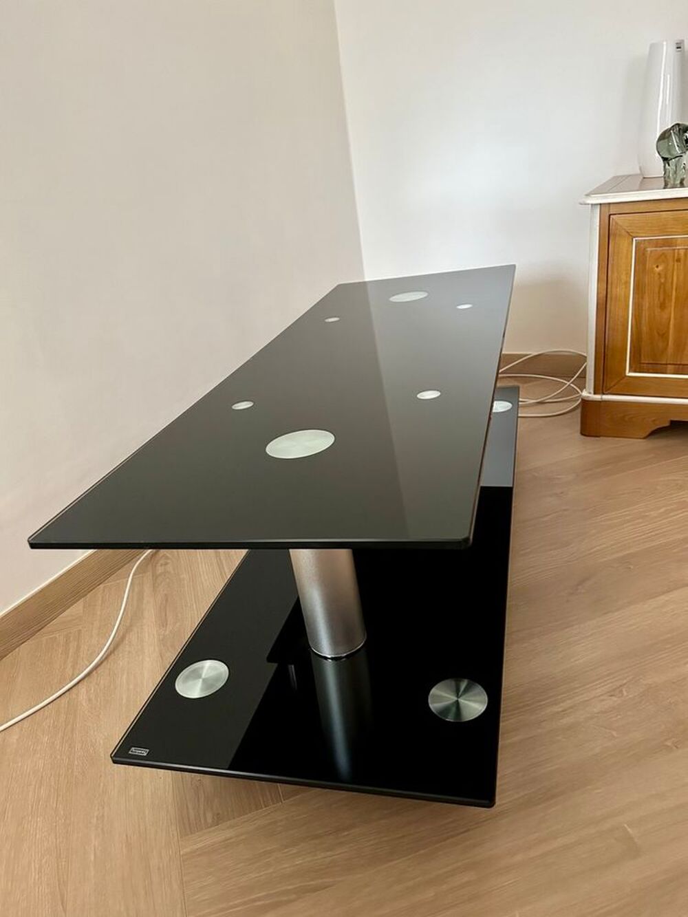 MEUBLE TV EN VERRE TREMPE NOIR ET ALUMINIUM Meubles