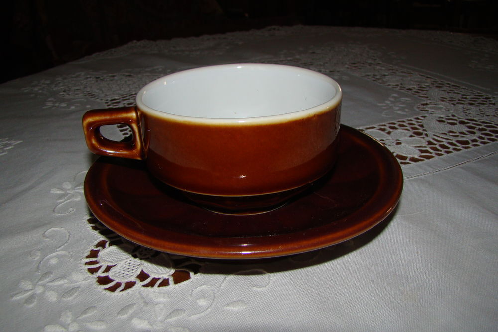 Ensemble de tasses, th&eacute;i&egrave;re bistrot - vintage ann&eacute;es 1970
Cuisine
