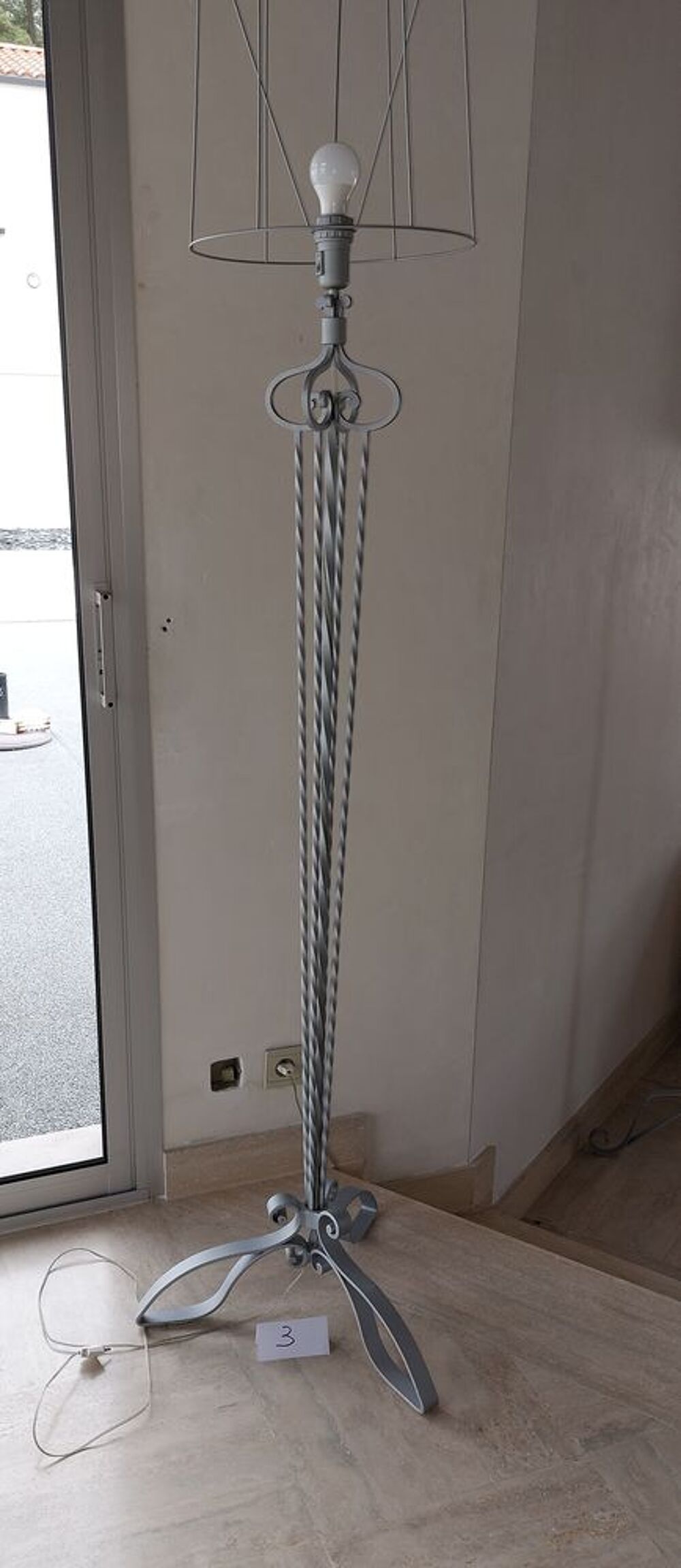 3 lampadaires en fer forg&eacute; D�coration