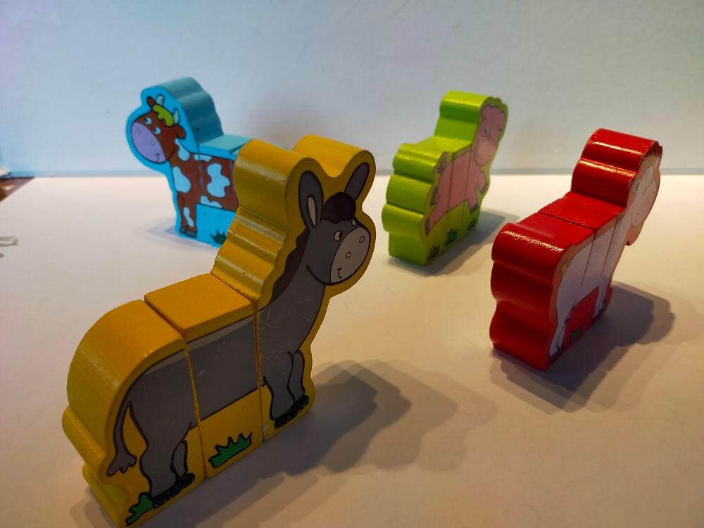 Reconstituer 4 animaux de 3 pi&egrave;ces aimant&eacute;es
Jeux / jouets