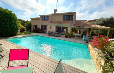   Villa T6/7 spacieuse + Appartement (T2) + Piscine Villa - 7 pi�ce(s) - 220 m�