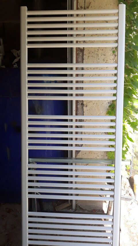 RADIATEUR TUBULAIRE POUR CHAUFFAGE CENTRAL A  EAU CHAUDE. 55 Virelade (33)