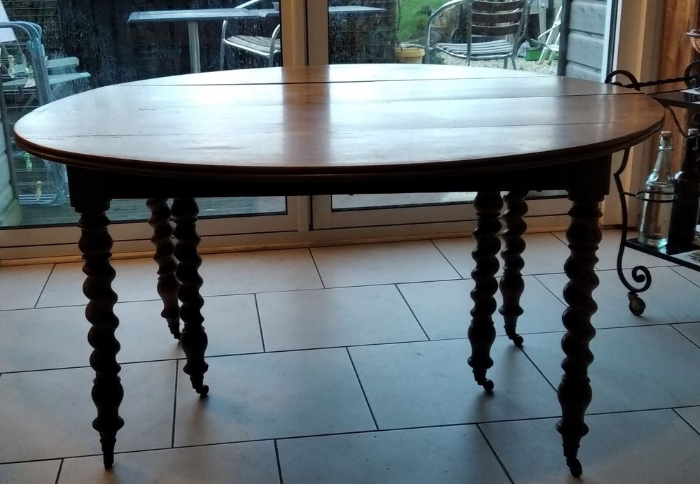 TABLE RONDE ANCIENNE NOYER Meubles